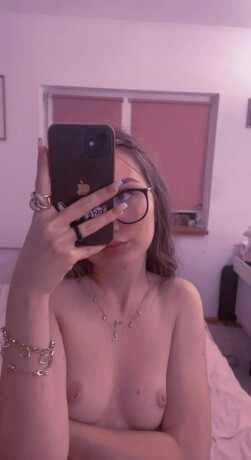 check-female-escorts-in-ottawa-canada-61-83070763-big-1