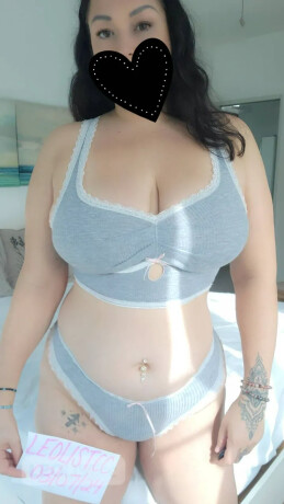 zh-e-is-female-escorts-in-ottawa-canada-big-4