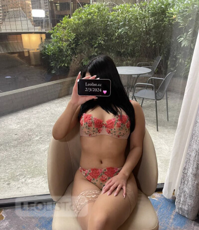 queen-t-female-escorts-in-guelph-canada-big-3