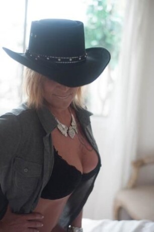 toni-female-escorts-in-red-deer-canada-1-403-341-4445-big-0