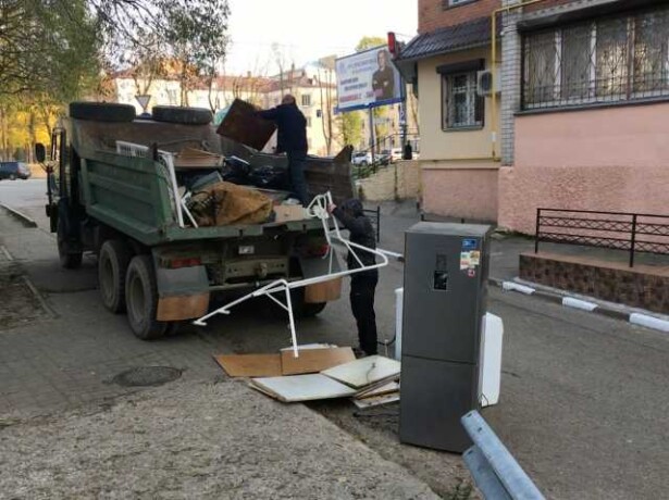 vyvoz-musora-v-ulanude-predlozenie-uslugi-v-obieiavlenii-u6666493-3318897-na-baraxlanet-big-1