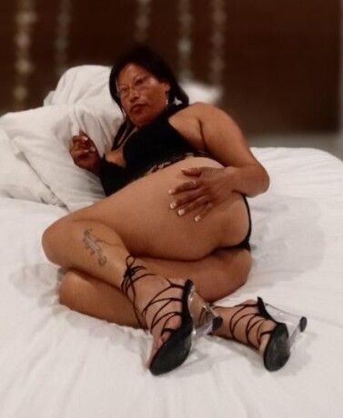 female-escorts-in-decatur-il-302-558-5585-big-4