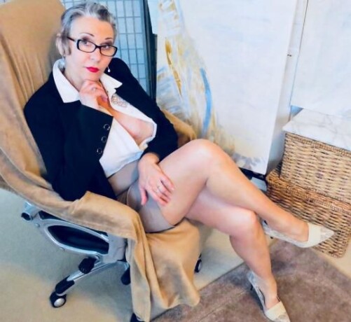 female-escorts-in-evansville-in-765-844-8060-big-1
