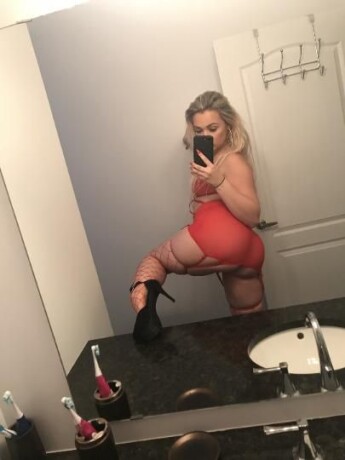 female-escorts-in-everett-wa-253-900-3281-big-1