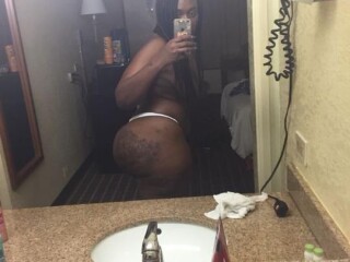 emoni-female-escorts-in-chicago-il